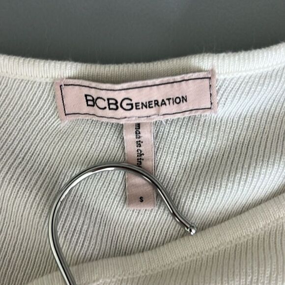 New BCBGeneration Cutout Sweater in Marshmallow Size S - Picture 4 of 10
